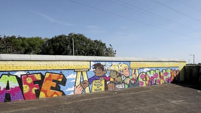 The Dee Street Bridge in East Belfast, which spans the Sydenham by-pass has been given a makeover and features a new colourful mural following a review by the East Belfast District Policing Community and Safety Partnership 