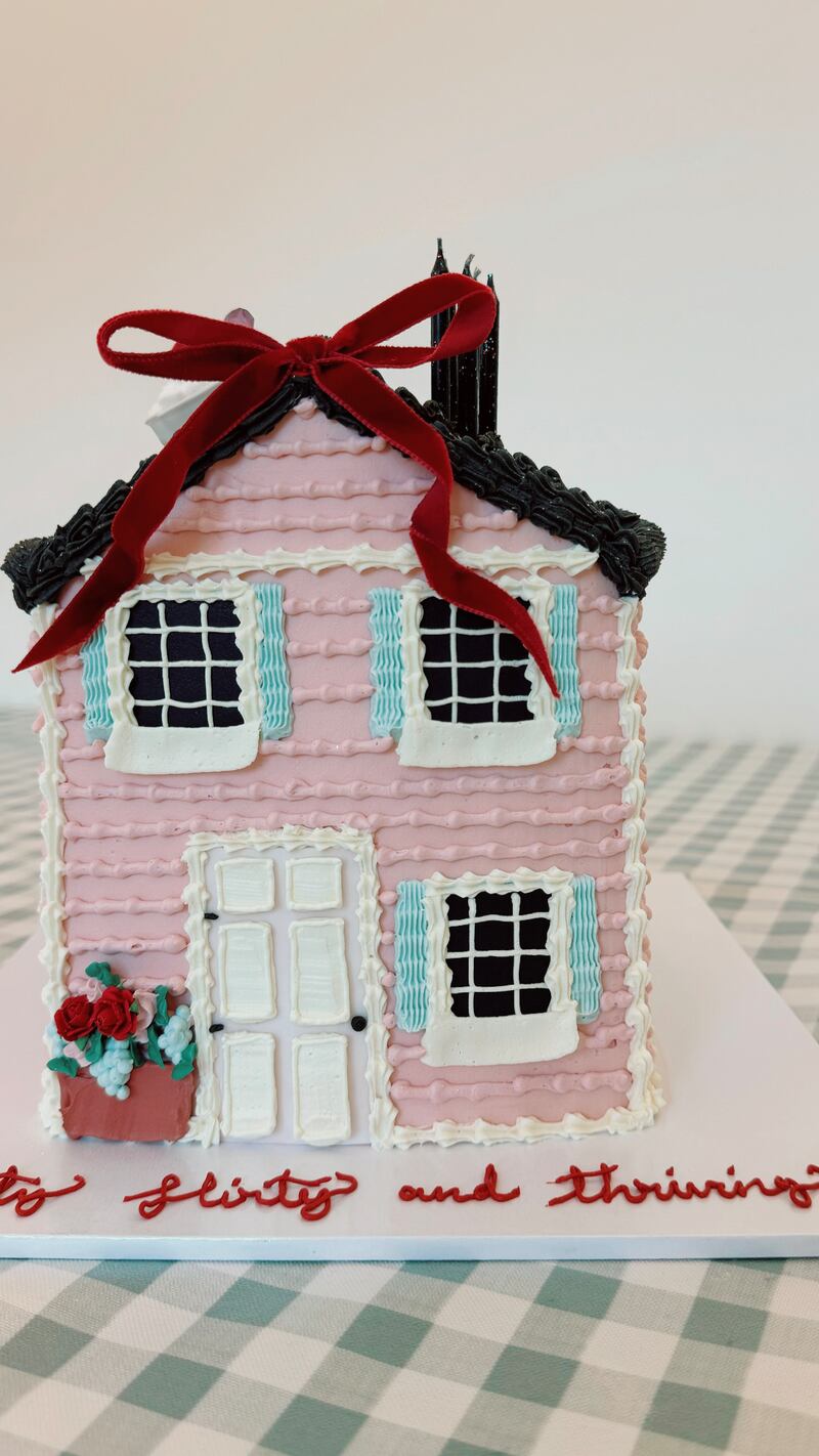 Bridie West also celebrated her 30th birthday by making Jenna Rink’s dreamhouse into a cake from 13 Going on 30