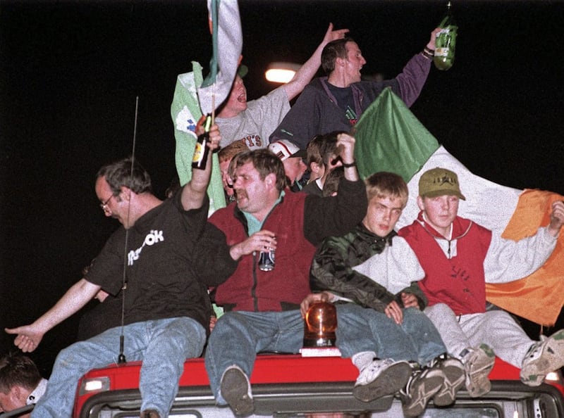 Falls Road. Celebrations after ceasefire. 1/9/94