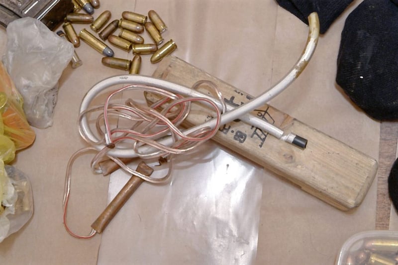 Detonators, detonator cord and ammunition 