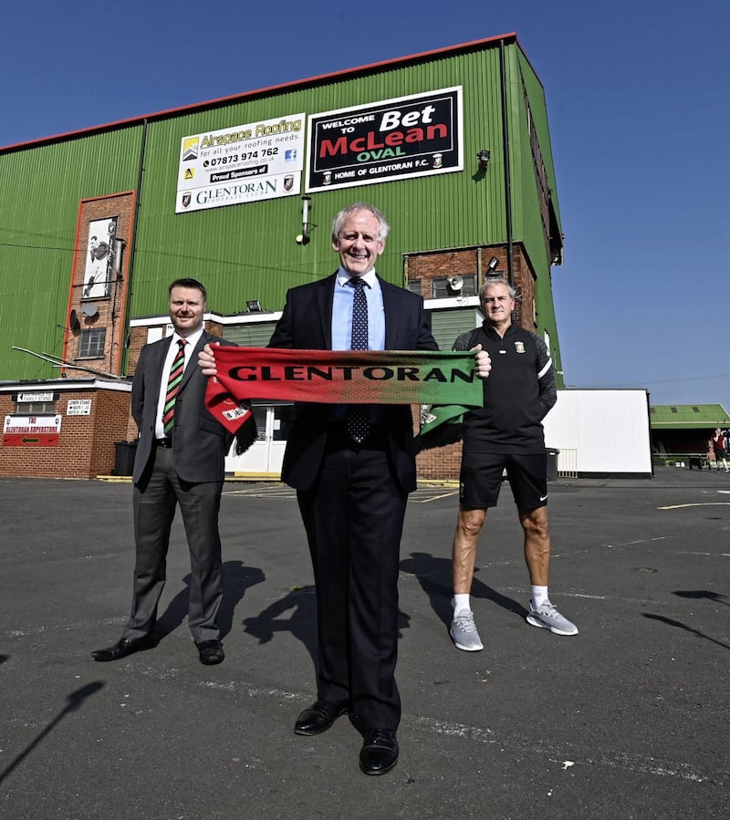 BetMcLean announced a £250,000 sponsorship with Glentoran in 2021. (L-R) Stephen Henderson (Glentoran Chairman) , Paul McLean, managing director of BetMcLean and Paul Miller , assistant Manager. Picture by  Colm Lenaghan/ Pacemaker..