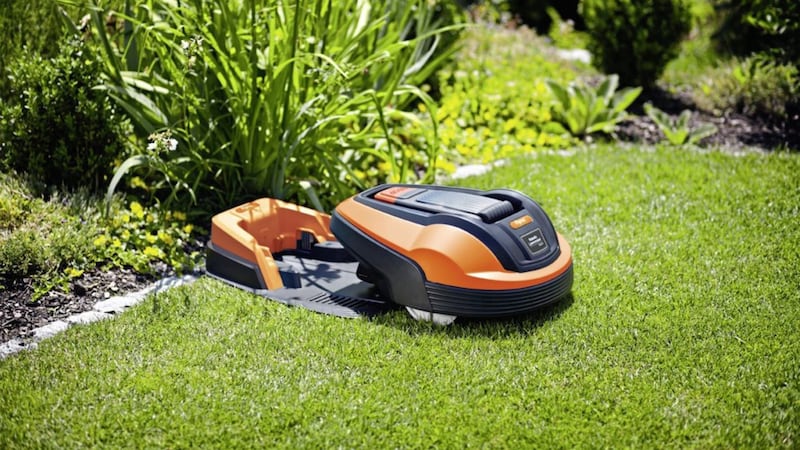 Flymo 1200 R robotic lawnmower and charging station 
