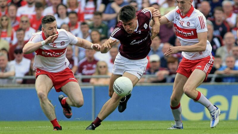 9/7/2022  Galways      Sean Kelly      in action with  Derrys  Niall Loughlin with  Paul Cassidy      in Saturdays  All Ireland Football Semi Final at Croke Park   Picture  Seamus Loughran. 