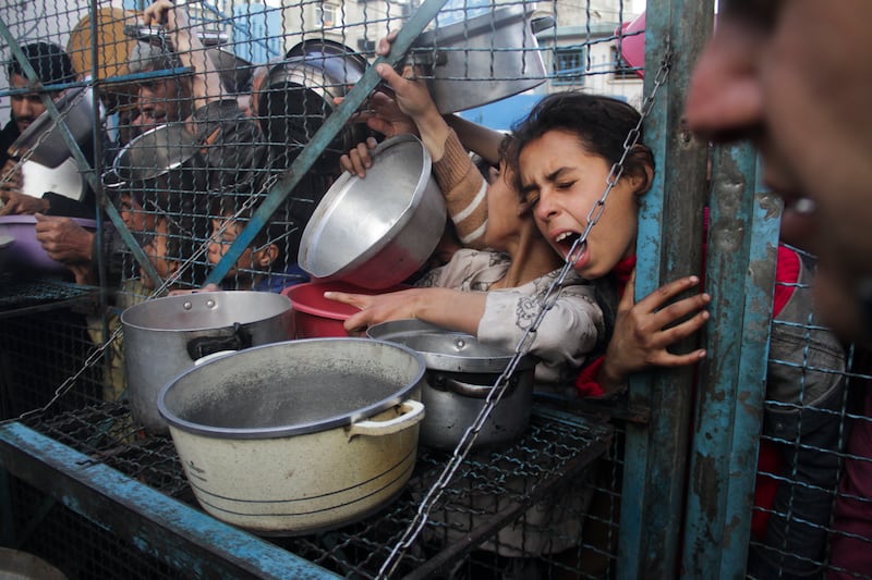 Palestinians line up to receive free meals at the Jabaliya refugee camp in the Gaza Strip (AP Photo/Mahmoud Essa)