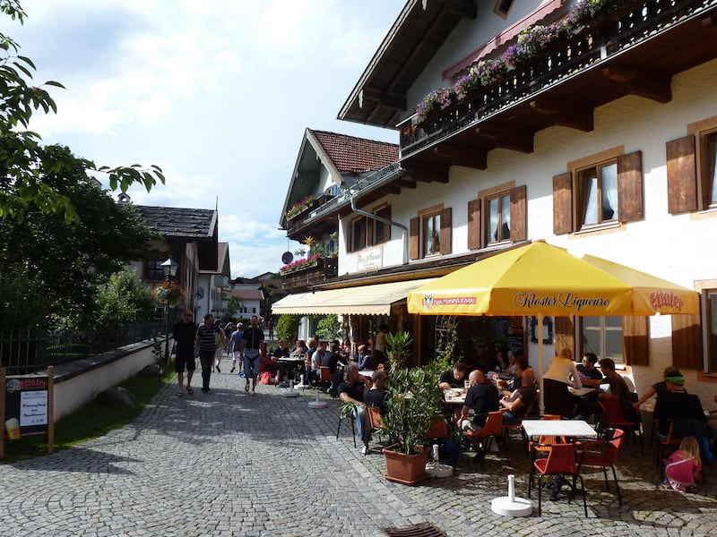 &nbsp;Oberammergau is a pretty town in the Bavarian Alps. Picture by Thorsten Unseld.<b style="mso-bidi-font-weight:normal"></b>