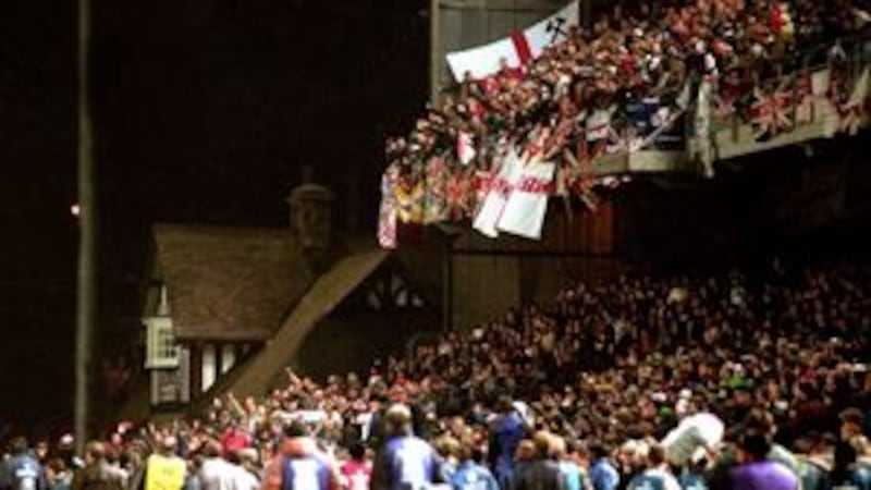 England fans riot at Lansdowne Road in 1995&nbsp;&nbsp;