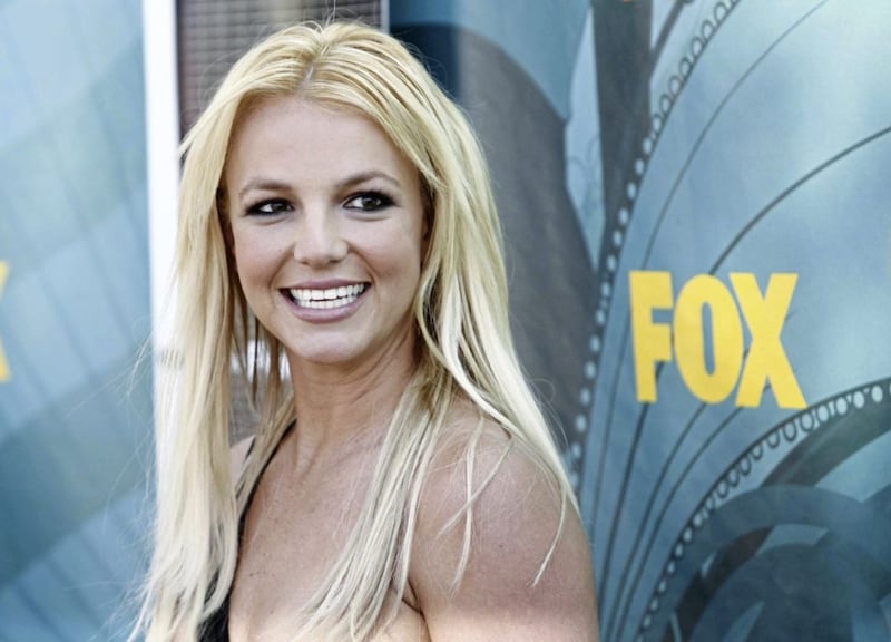 Britney Spears arrives at the 2009 Teen Choice Awards 