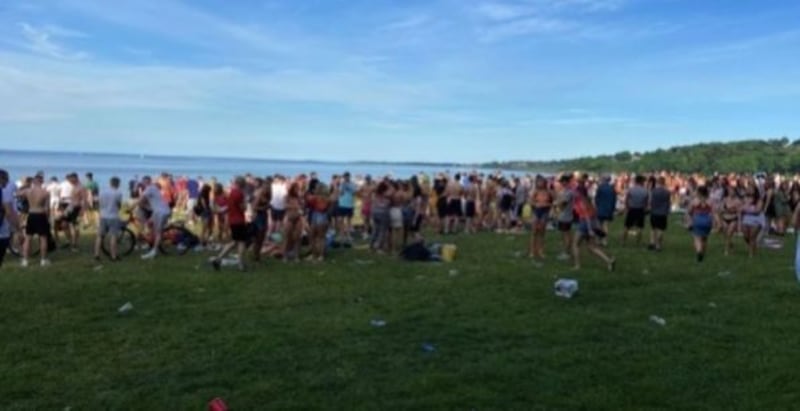 Hundreds of people have gathered in Crawfordsburn, Co Down, during the good weather. Picture from Andrew Muir/Twitter<br />&nbsp;