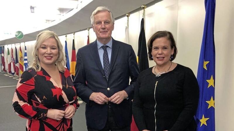 Sinn F&eacute;in deputy leader Michelle O&#39;Neill and party president Mary Lou McDonald with EU chief Breixt negotiator Michel Barnier Picture via Twitter 