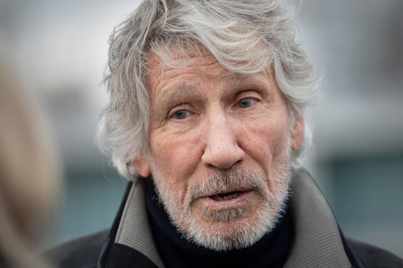 Roger Waters re-records Dark Side Of The Moon without rest of Pink Floyd